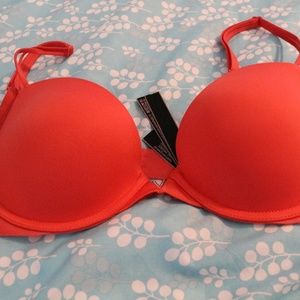 Bright pink lightly lined t-shirt bra
